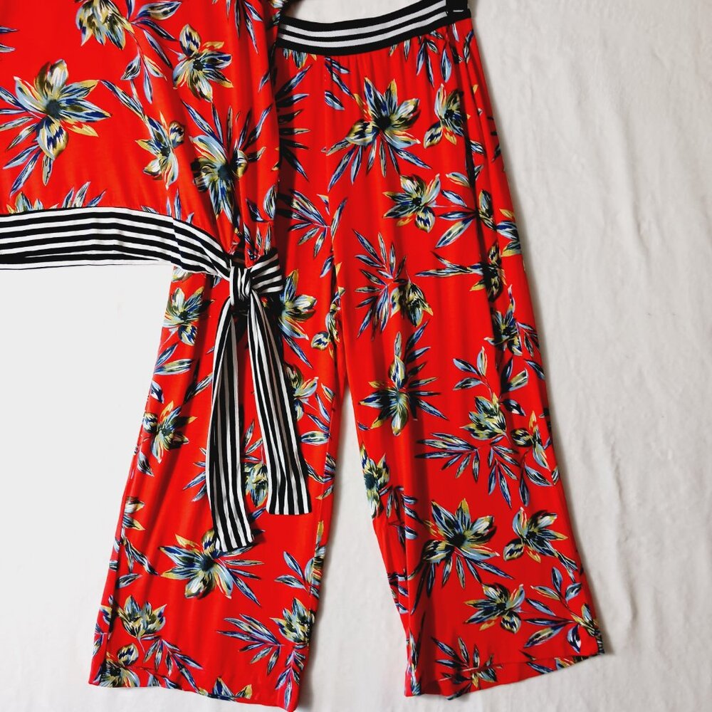 Lascana Capri's & Top Set Size 6 Red Floral Print Wide Leg Capris. Short Sleeve - Picture 3 of 16